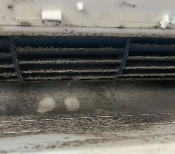 石城空调吹的风有股烧焦味是怎么回事